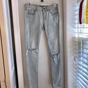 Vigoss light wash ripped jeans